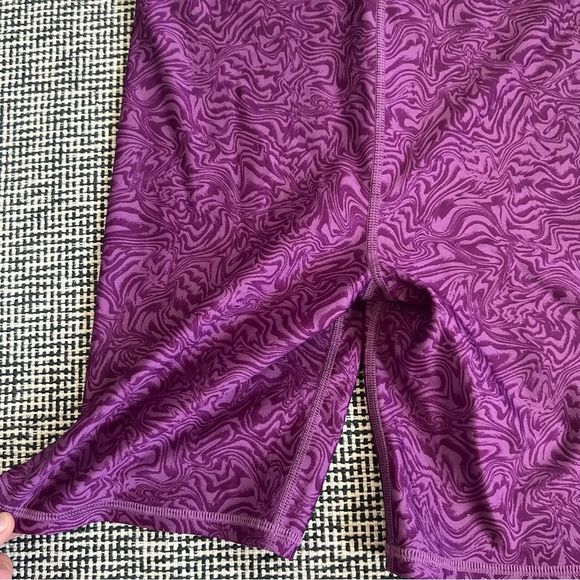 Under Armour Purple Swirl Compression 8” Shorts Size M - Picture 10 of 11